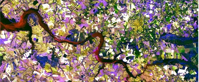 太空看地球：五彩缤纷犹如水彩画